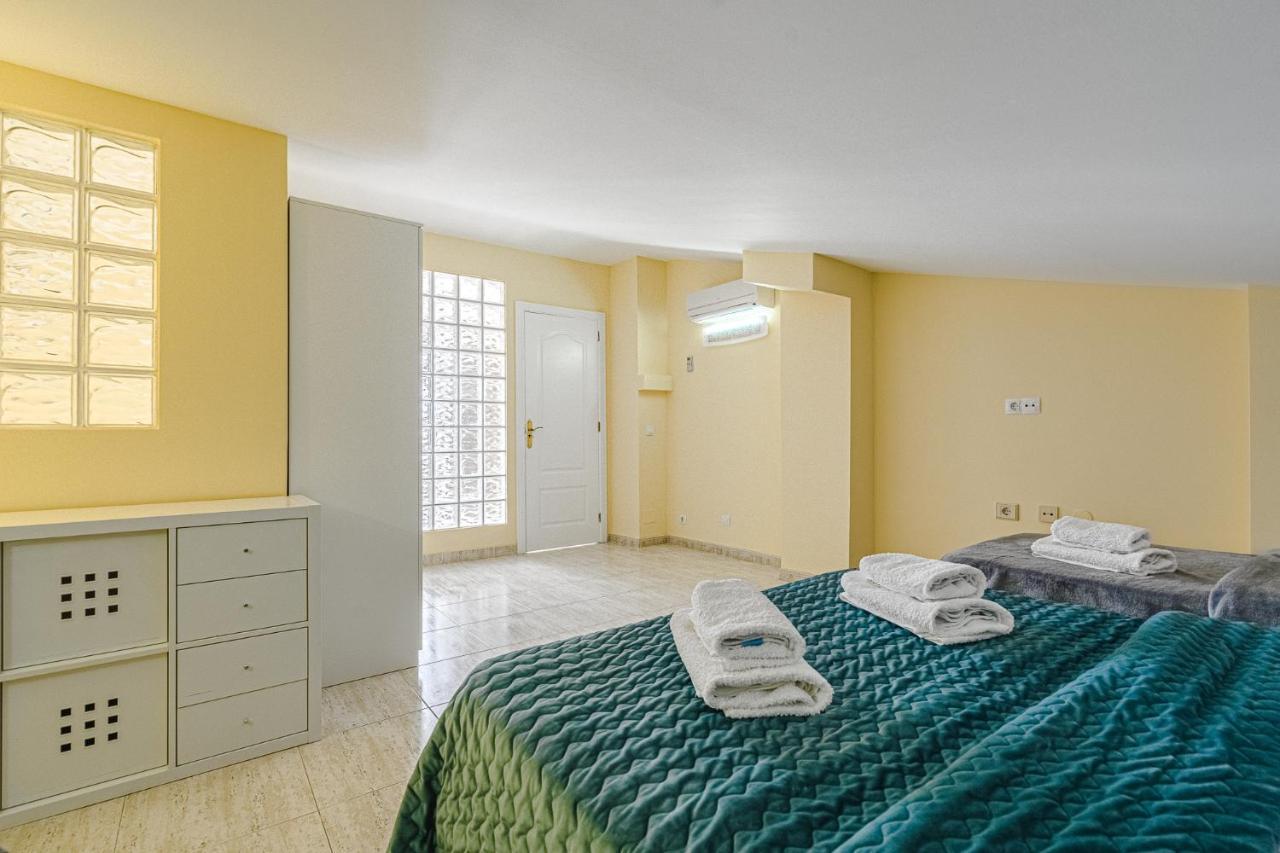 Red Large Family Apartment, Three Floors, 10 Guests Costa Adeje  Exterior photo