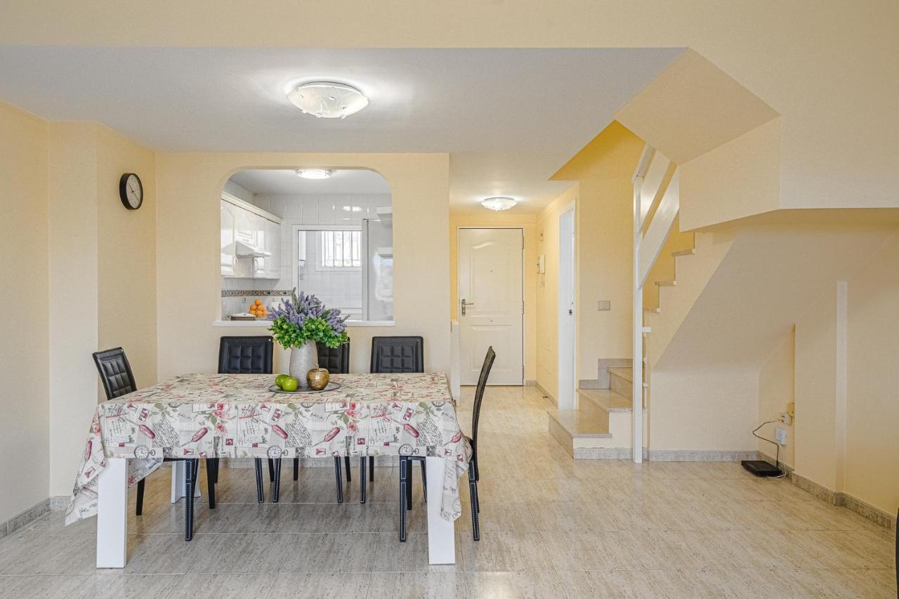 Red Large Family Apartment, Three Floors, 10 Guests Costa Adeje  Exterior photo